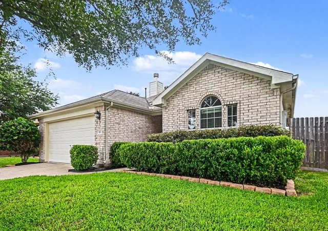 Homes for sale in La Marque, TX | 102 Blue Skies Ct, La Marque, TX 77568 | MLS# 52178018