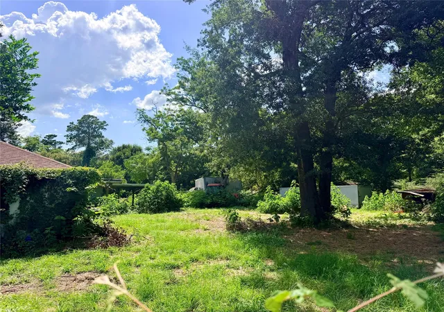 Homes for sale in Crockett, TX | 210 E Pecan Dr, Crockett, TX 75835 | MLS# 81293283