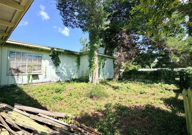 Homes for sale in Crockett, TX | 210 E Pecan Dr, Crockett, TX 75835 | MLS# 81293283