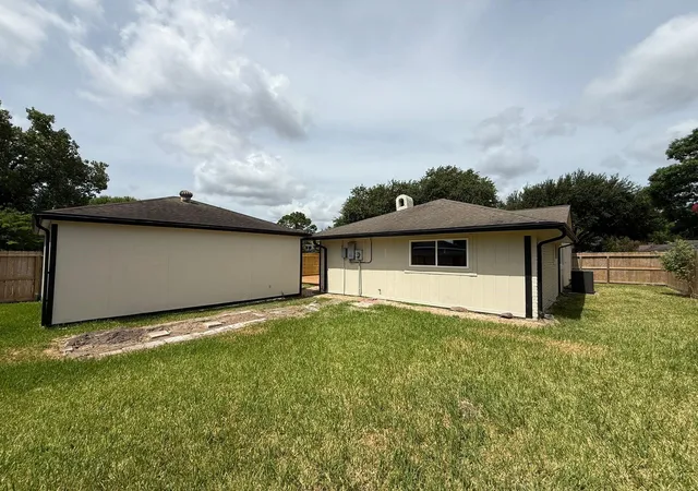 Photo 3 of Single family home for sale at 2227 Cherry Bnd Dr, Houston, TX 77077 | MLS# 63482996 | Listing updated on 2026-09-16