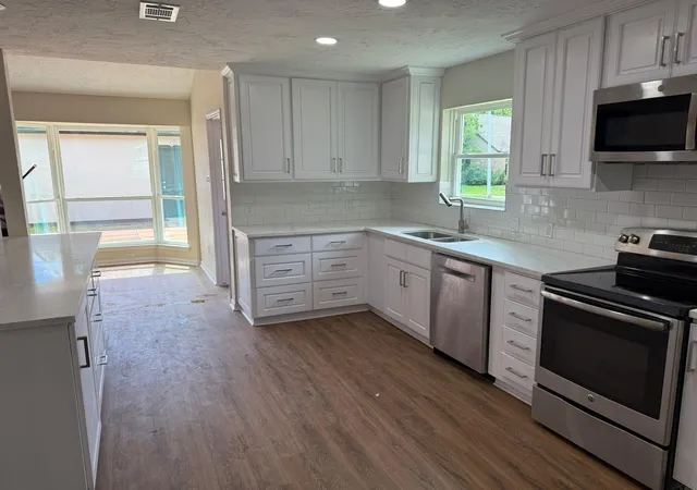 Photo 4 of Single family home for sale at 2227 Cherry Bnd Dr, Houston, TX 77077 | MLS# 63482996 | Listing updated on 2026-09-16