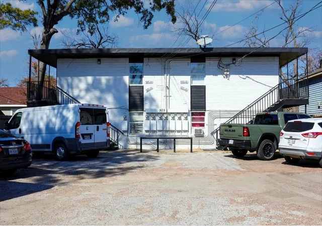 1st image of 909 Yorkshire St St #8, Houston, TX 77022 | MLS# 14661847