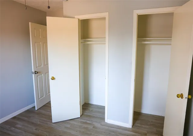 2nd image of 909 Yorkshire St St, Houston, TX 77022