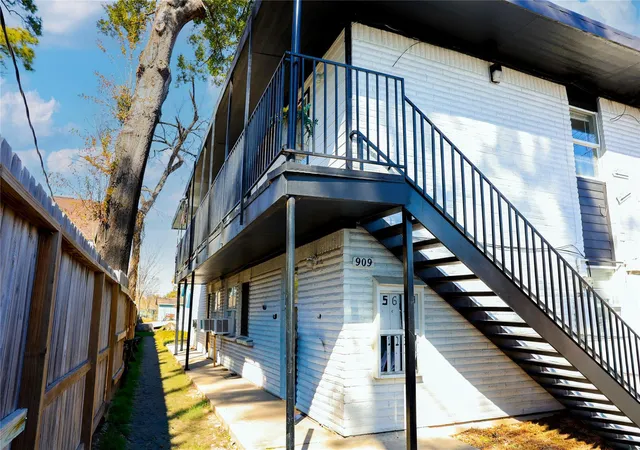 2nd image of 909 Yorkshire St St #8, Houston, TX 77022 | MLS# 14661847