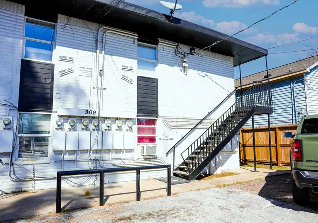 4th image of 909 Yorkshire St St #8, Houston, TX 77022 | MLS# 14661847