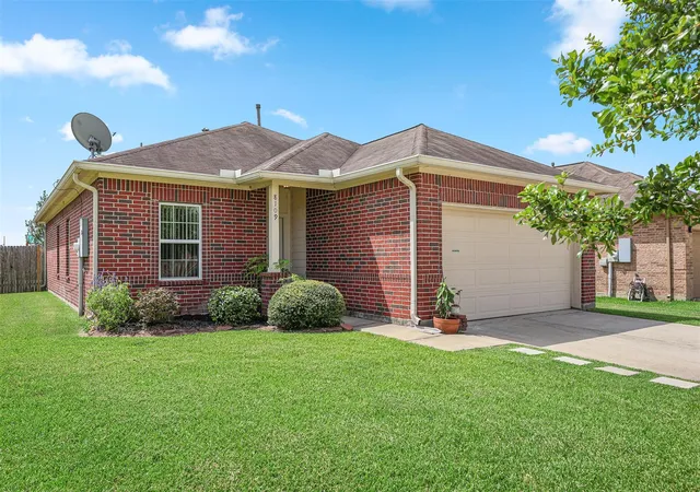 2nd image of 8109 Quartz Ln, Texas City, TX 77591 | MLS# 8471165