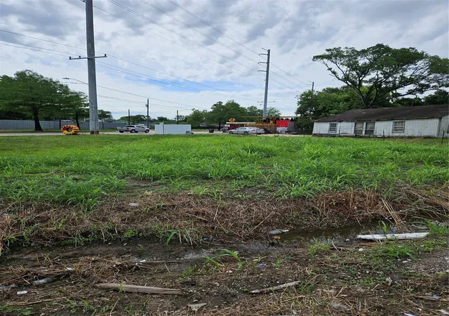 Photo 1 of Sale Pending at 8000 Beckley St, Houston, TX 77088 | MLS# 13911028 | Listing updated on 2026-09-28