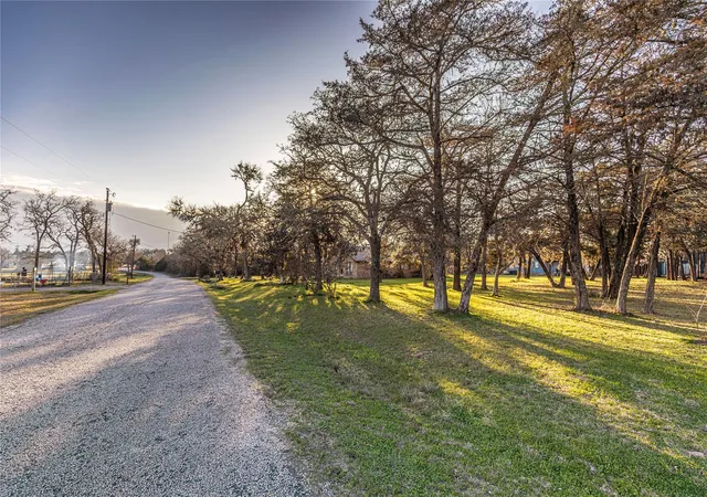 3rd image of 125 Forrest Ln, Brenham, TX 77833 | MLS# 25187676