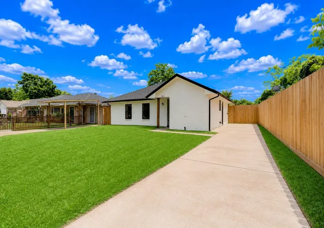 3rd image of 863 Marcolin St, Houston, TX 77088 | MLS# 56326466