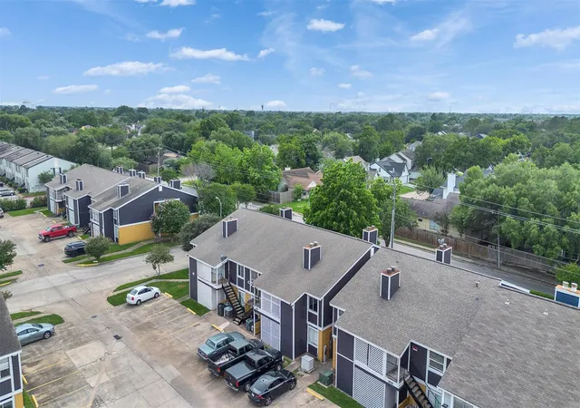 3rd image of 12658 Ashford Mdw Dr, Houston, TX 77082