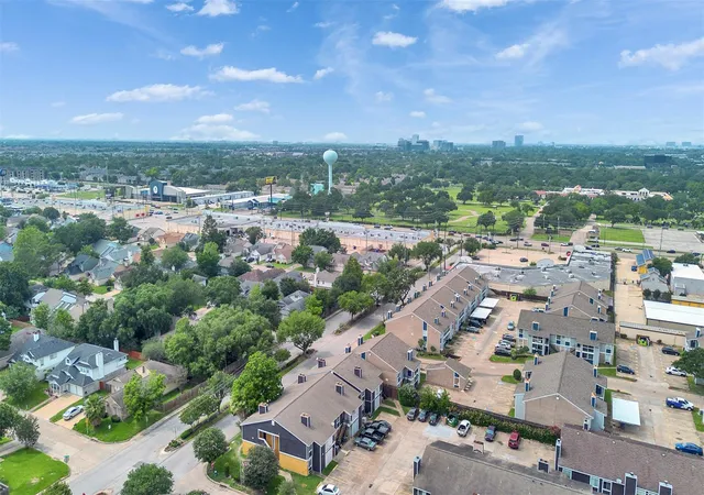 4th image of 12658 Ashford Mdw Dr, Houston, TX 77082