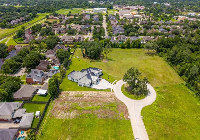 2nd image of 1618 Crown Oaks Ct, Pearland, TX 77581 | MLS# 56483655