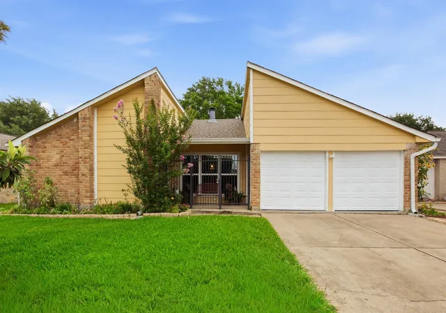2nd image of 3451 Golders Green Dr, Houston, TX 77082 | MLS# 35589390