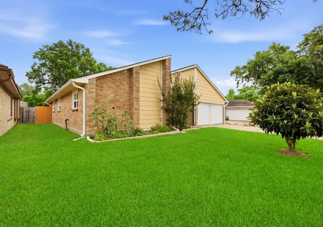 4th image of 3451 Golders Green Dr, Houston, TX 77082 | MLS# 35589390