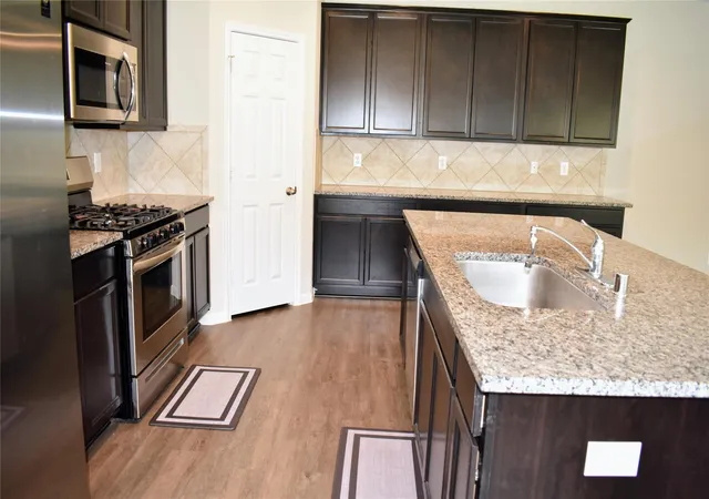 4th image of 3622 Vista Pointe Dr, Pasadena, TX 77504 | MLS# 60508404