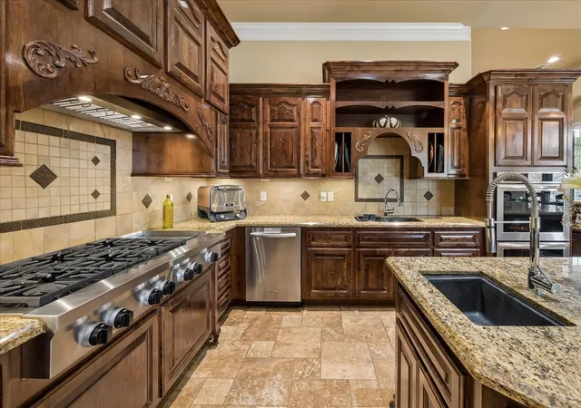 Photo 3 of Mansion for sale at 522 Meadow Lake Dr, Magnolia, TX 77355 | MLS# 10417985 | Listing updated on 2026-09-05