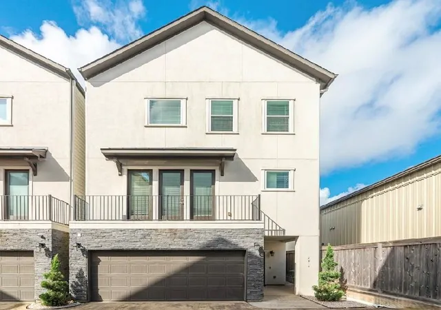 Photo 1 of Single family home for sale at 2014 Saint Charles St, Houston, TX 77003 | MLS# 54048279 | Listing updated on 2026-08-19