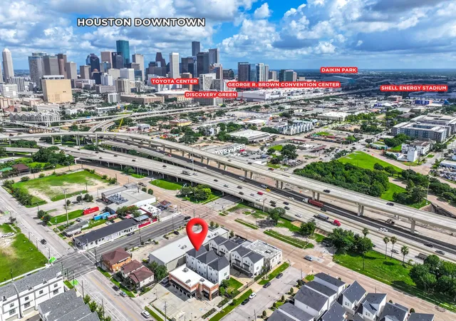 Photo 3 of Single family home for sale at 2014 Saint Charles St, Houston, TX 77003 | MLS# 54048279 | Listing updated on 2026-08-19