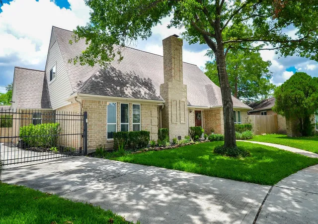 Photo 2 of Single family home for sale at 11302 Burgoyne Dr, Houston, TX 77077 | MLS# 61474400 | Listing updated on 2026-09-12