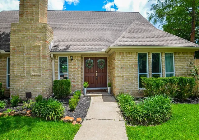 Photo 3 of Single family home for sale at 11302 Burgoyne Dr, Houston, TX 77077 | MLS# 61474400 | Listing updated on 2026-09-12