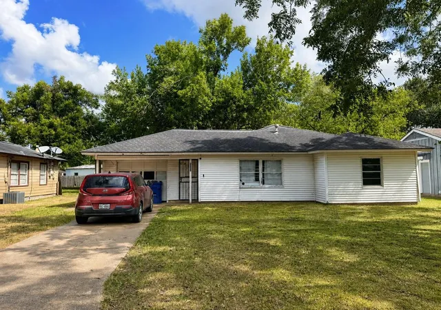 Photo 1 of Single family home for sale at 1101 Southampton Dr, Angleton, TX 77515 | MLS# 61729638 | Listing updated on 2026-09-18