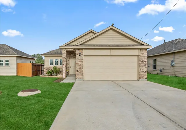 Photo 2 of Single family home for sale at 305 Rd 5102j, Cleveland, TX 77327 | MLS# 1022837 | Listing updated on 2026-09-25