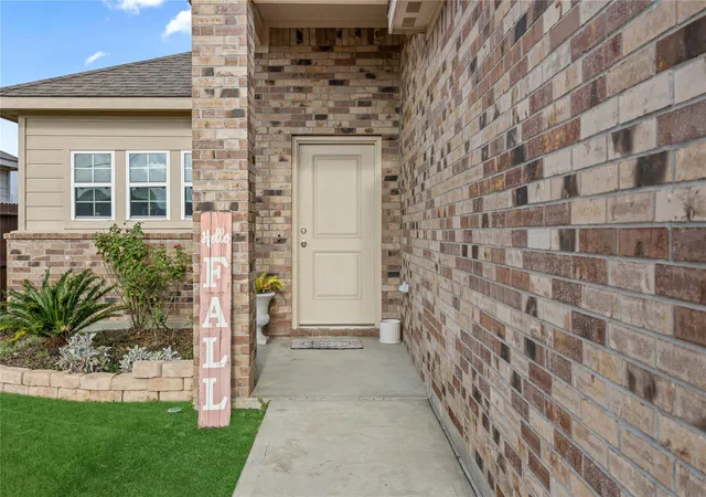 Photo 3 of Single family home for sale at 305 Rd 5102j, Cleveland, TX 77327 | MLS# 1022837 | Listing updated on 2026-09-25