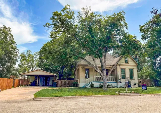 26th image of 116 S Avenue D, Shiner, TX 77984 | MLS# 35066516