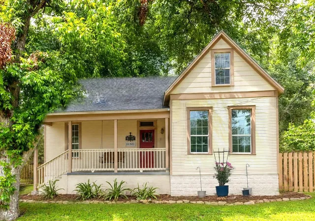 2nd image of 116 S Avenue D, Shiner, TX 77984 | MLS# 35066516