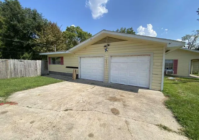 Homes for sale in Beaumont, TX | 4220 Redwood Dr, Beaumont, TX 77703 | MLS# 20727698