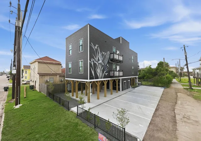 Photo 1 of Multi family home for sale at 715 28th Street, Galveston, TX 77550 | MLS# 98698666 | Listing updated on 2026-09-14