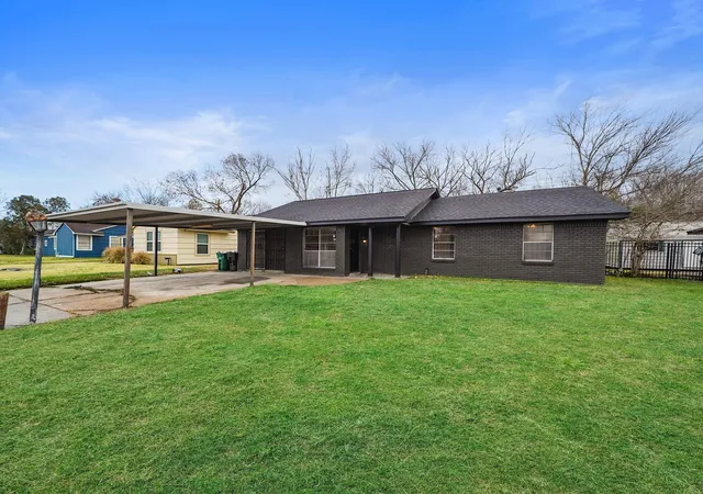 Photo 1 of Single family home for sale at 9347 Clearway Dr, Houston, TX 77033 | MLS# 25785743 | Listing updated on 2026-08-29