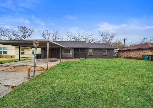 Photo 2 of Single family home for sale at 9347 Clearway Dr, Houston, TX 77033 | MLS# 25785743 | Listing updated on 2026-08-29