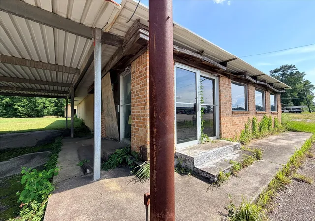 2nd image of 915 E Gibson St, Jasper, TX 75951 | MLS# 64517411
