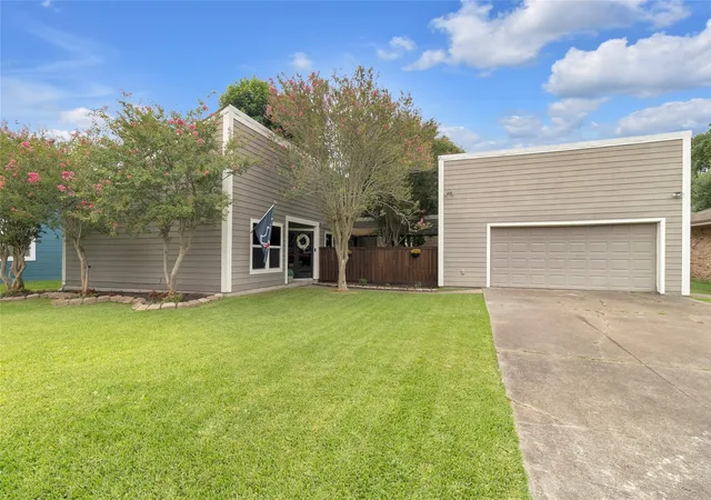 Photo 3 of Single family home for sale at 1217 Ivy Ave, Deer Park, TX 77536 | MLS# 33759165 | Listing updated on 2026-10-07