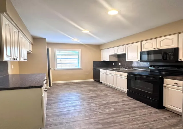 Photo 4 of Single family home for sale at 5830 Effingham Dr, Houston, TX 77035 | MLS# 74357184 | Listing updated on 2026-08-19