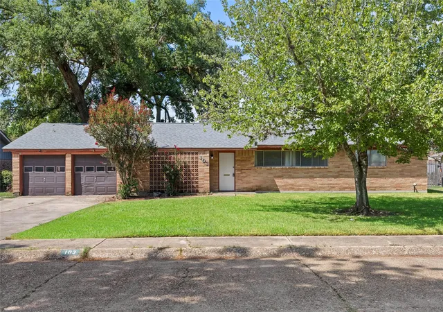 Photo 1 of Sale Pending at 103 Ligustrum St, Lake Jackson, TX 77566 | MLS# 26266627 | Listing updated on 2026-09-14