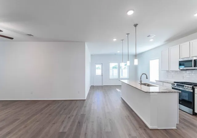 2nd image of 13405 Dalvay Beach Dr, La Marque, TX 77568 | MLS# 78218487