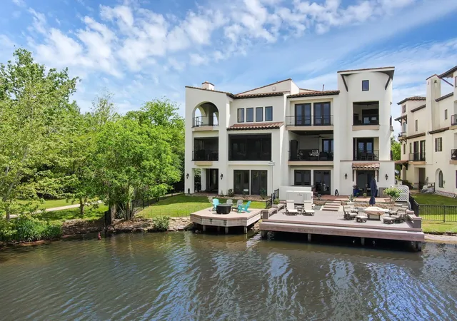 Townhouse for sale at 22 Lakeside Cvs, Spring, TX 77380 | MLS# 55898166