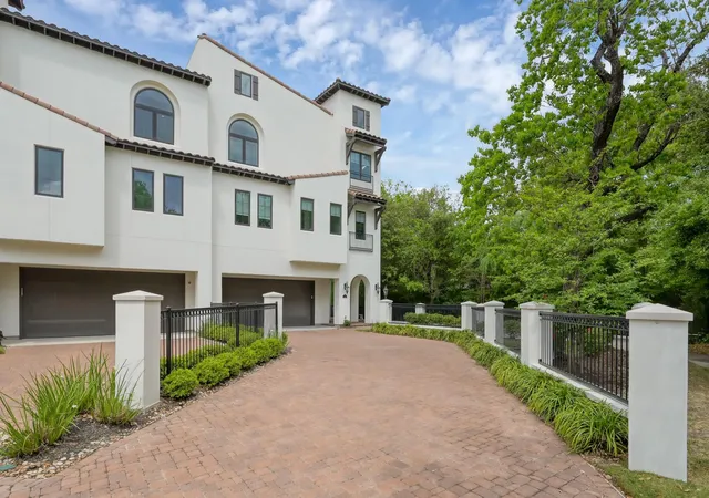 Photo 3 of Townhouse for sale at 22 Lakeside Cvs, Spring, TX 77380 | MLS# 55898166 | Listing updated on 2026-08-24
