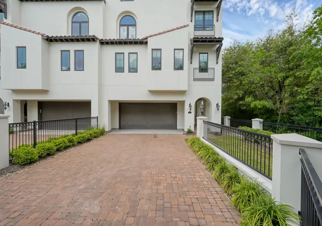 Photo 4 of Townhouse for sale at 22 Lakeside Cvs, Spring, TX 77380 | MLS# 55898166 | Listing updated on 2026-08-24