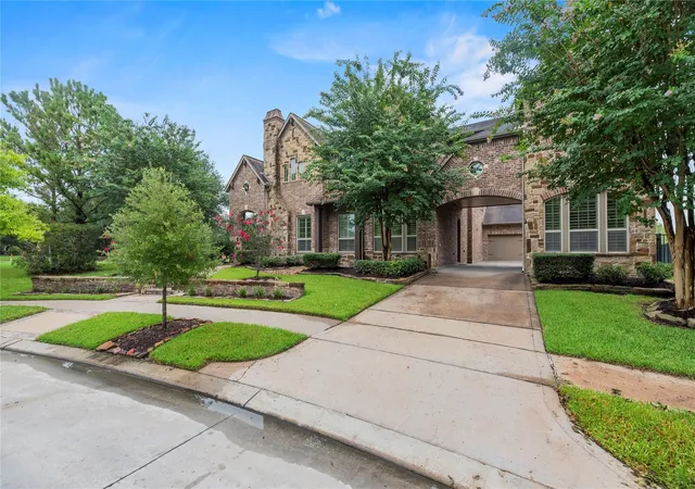 Photo 2 of Single family home for sale at 19003 Cvs Manor Dr, Cypress, TX 77433 | MLS# 8581643 | Listing updated on 2026-09-13