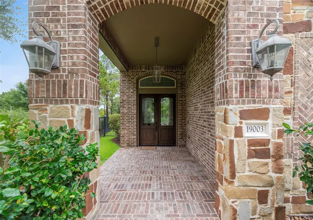 Photo 4 of Single family home for sale at 19003 Cvs Manor Dr, Cypress, TX 77433 | MLS# 8581643 | Listing updated on 2026-09-13