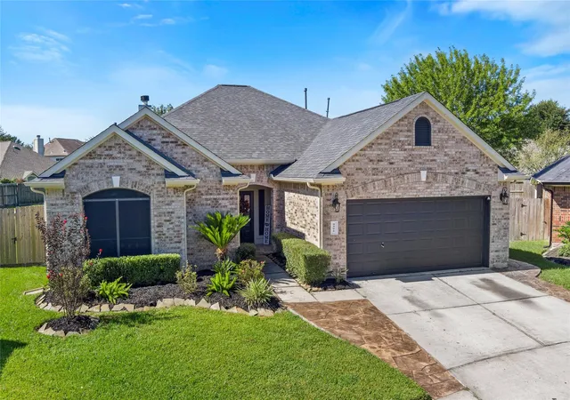 Photo 2 of Single family home for sale at 9506 Eddys Edge Ct, Houston, TX 77089 | MLS# 92635330 | Listing updated on 2026-09-19