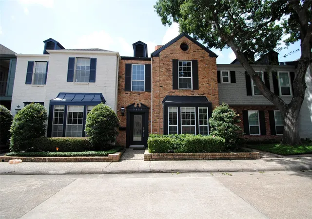 Photo 1 of Townhouse for sale at 3838 Lake St, Houston, TX 77098 | MLS# 29911102 | Listing updated on 2026-09-12