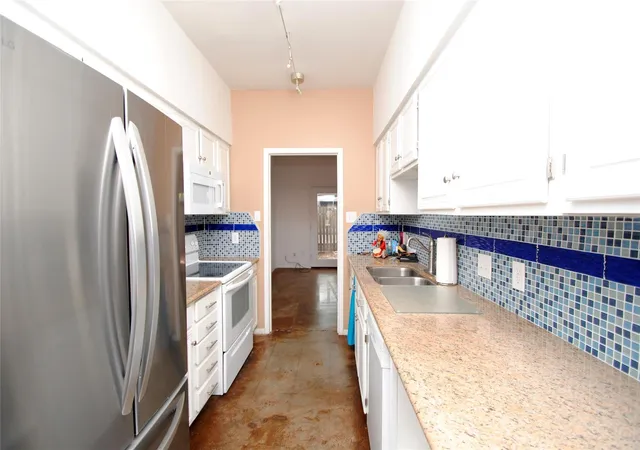 Photo 4 of Townhouse for sale at 3838 Lake St, Houston, TX 77098 | MLS# 29911102 | Listing updated on 2026-09-12