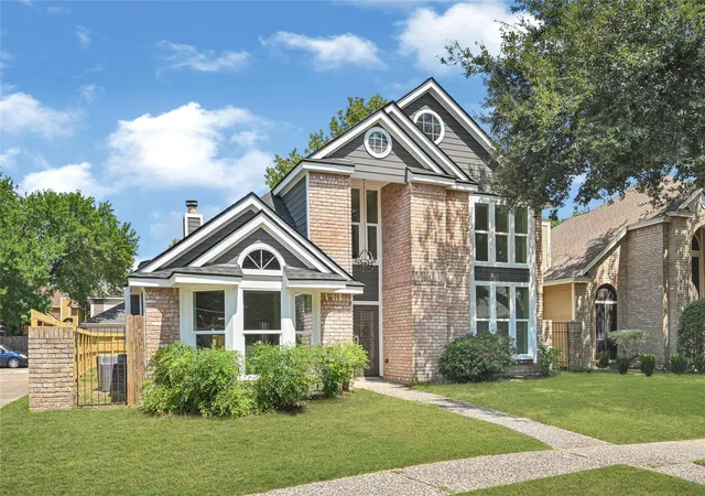 Photo 2 of Sale Pending at 4726 Cashel Castle Dr, Houston, TX 77069 | MLS# 73750122 | Listing updated on 2026-09-07