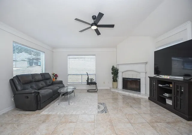 Photo 3 of Single family home for sale at 9231 Homeland Dr, Houston, TX 77083 | MLS# 36909110 | Listing updated on 2026-08-31