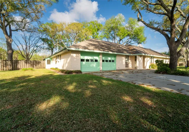 Photo 2 of Single family home for sale at 1716 Tara Cir, Texas City, TX 77591 | MLS# 72265975 | Listing updated on 2026-08-31