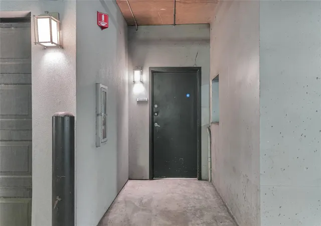 3rd image of 2000 Bagby St #2401, Houston, TX 77002 | MLS# 82041396
